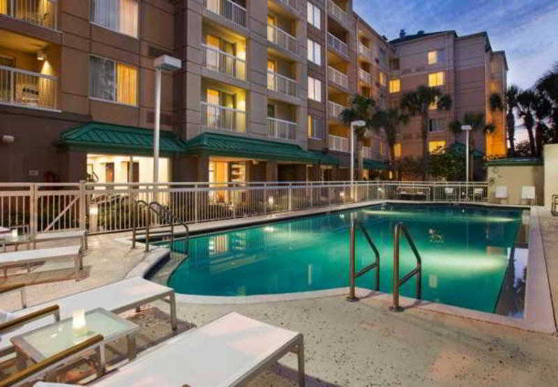 Courtyard By Marriott Downtown Hotel