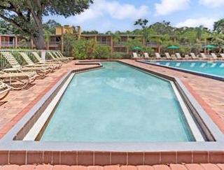 Howard Johnson By Wyndham Tropical Palms Hotel