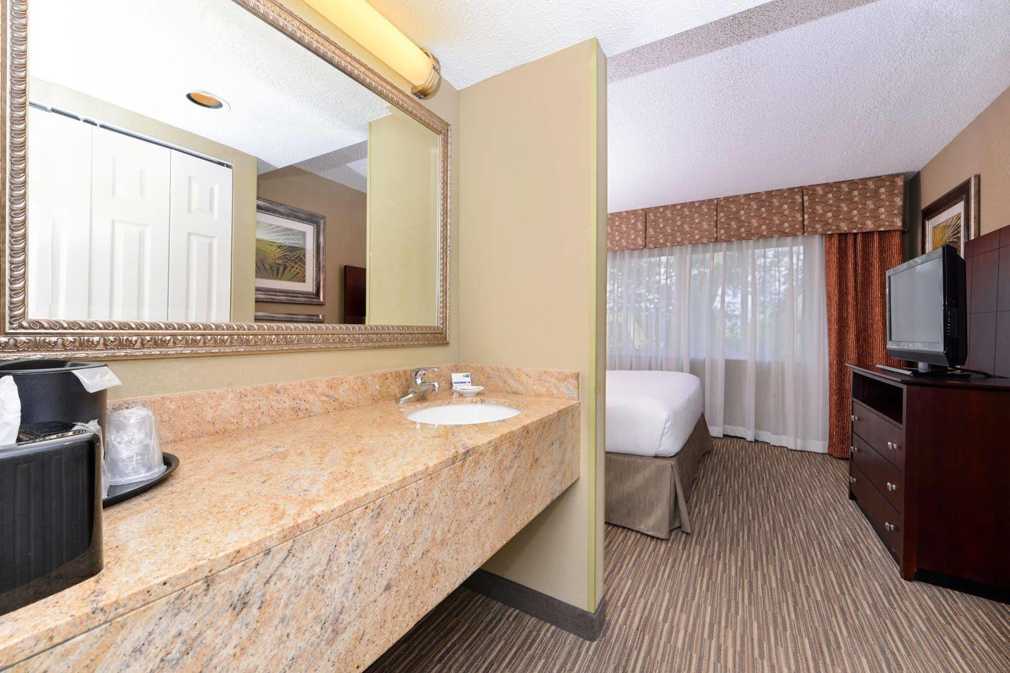 Express Clearwater East - Icot Center By Ihg Pinellas Park