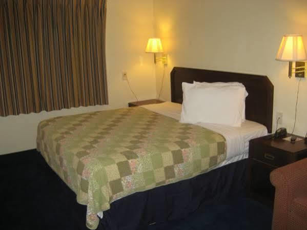 The At Motel