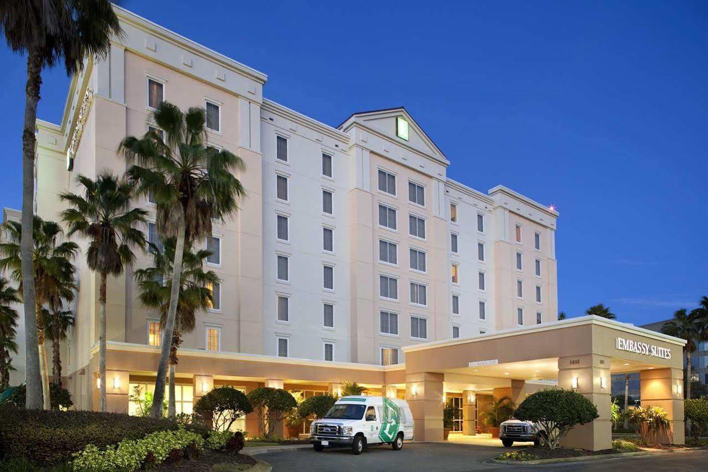 Hotel Embassy By Hilton Airport 3*