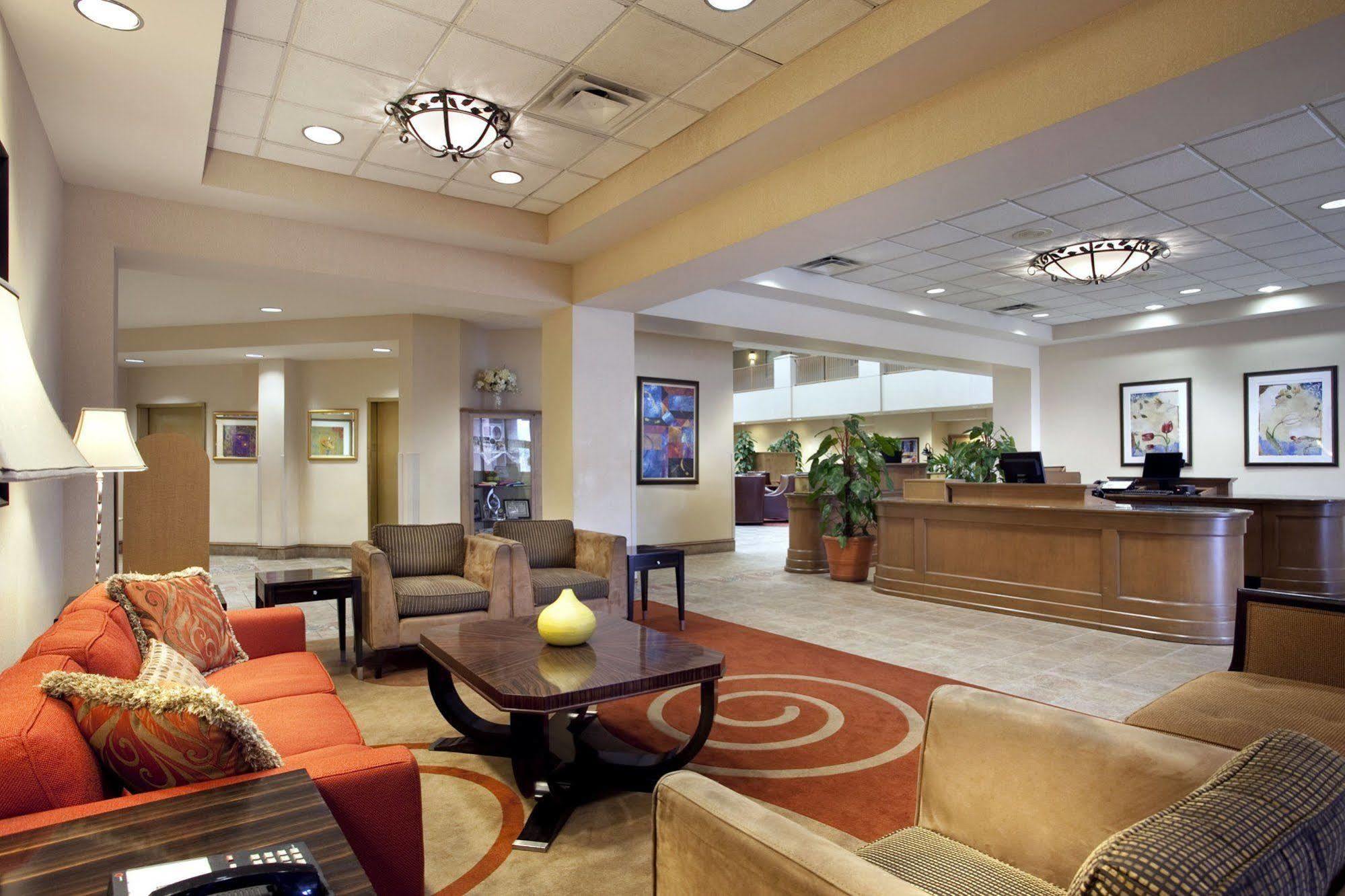 Hotel Embassy By Hilton Airport
