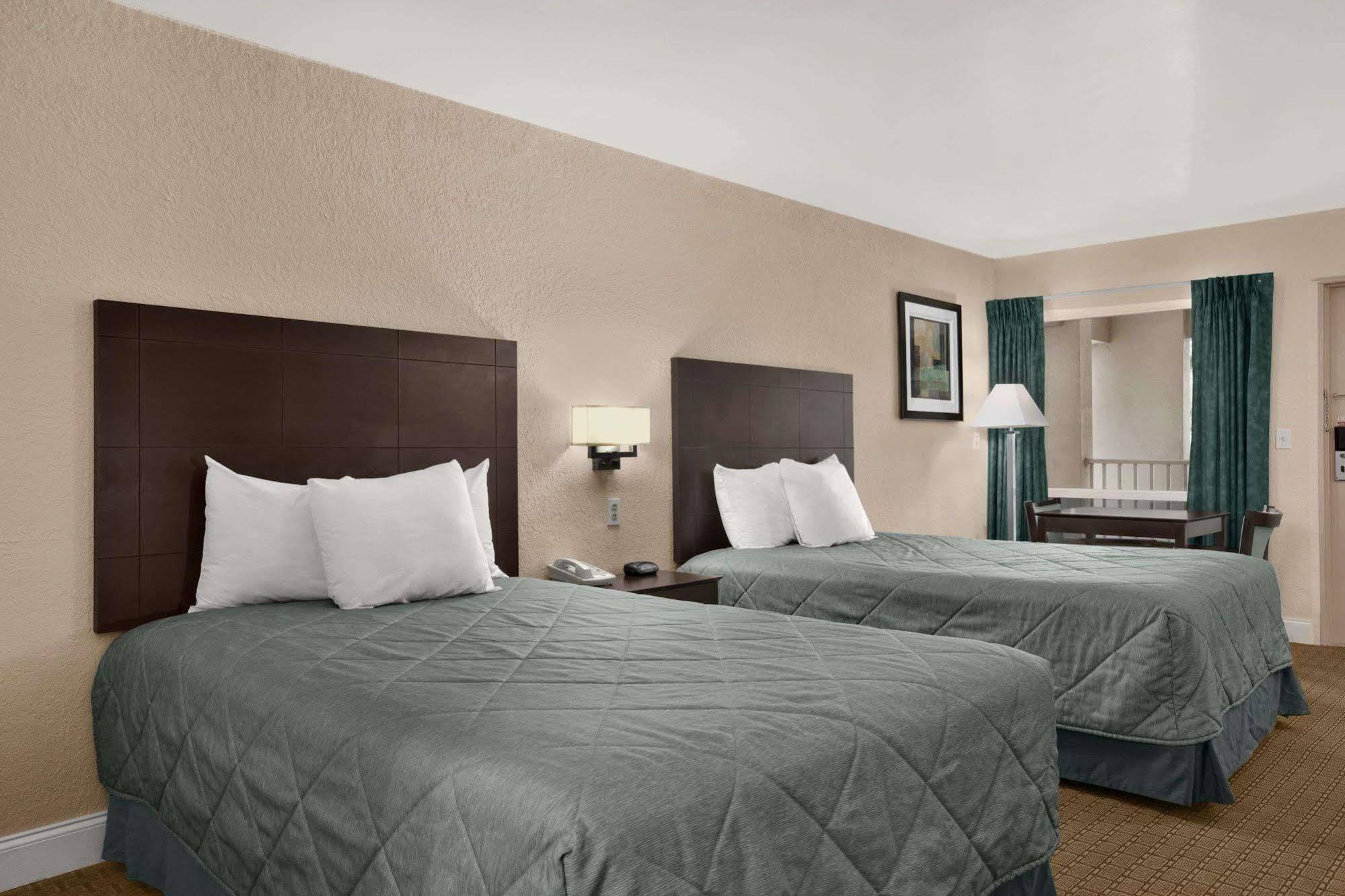 Ramada Limited And 2* Clearwater
