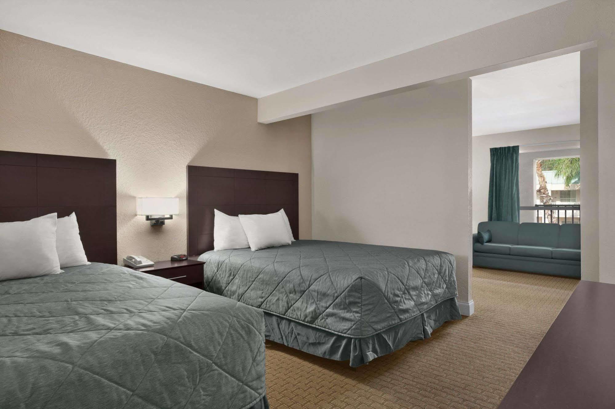 Ramada Limited And Hotel 2*