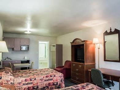 Rodeway Clearwater-largo Inn