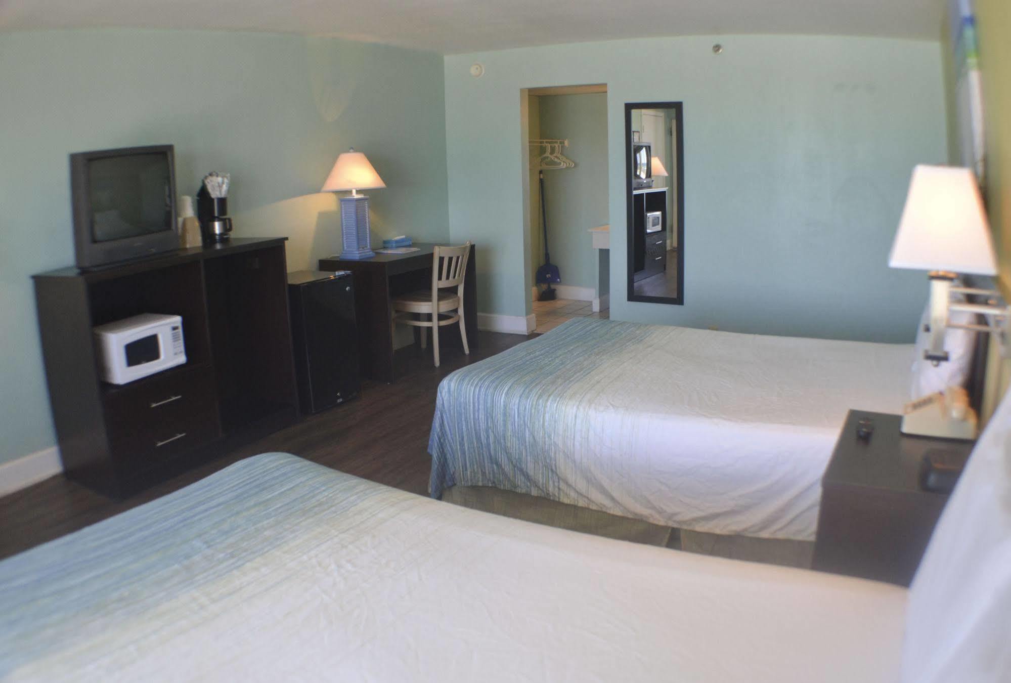 Boardwalk Hotel 2*