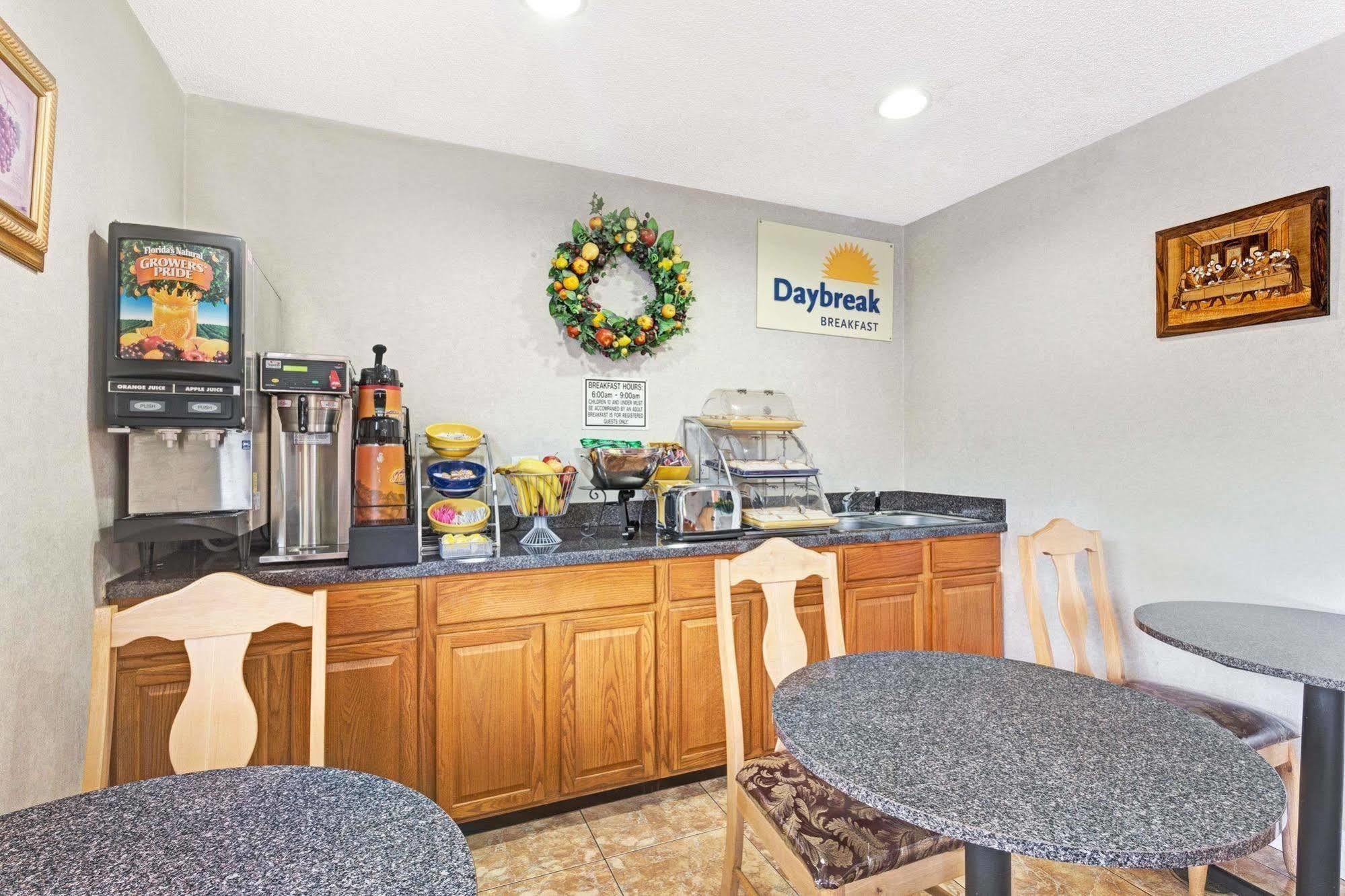 Days By Wyndham Daytona Oceanfront 3* Daytona Beach