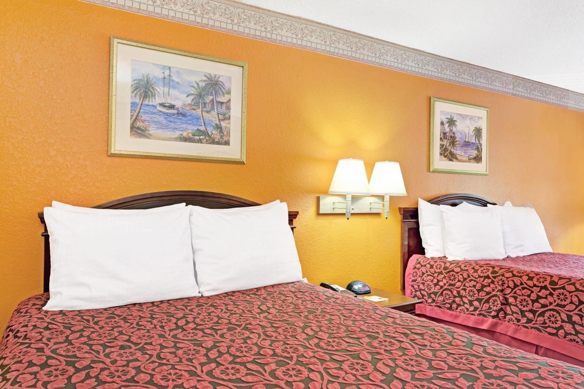 Hotel Days By Wyndham Daytona Oceanfront