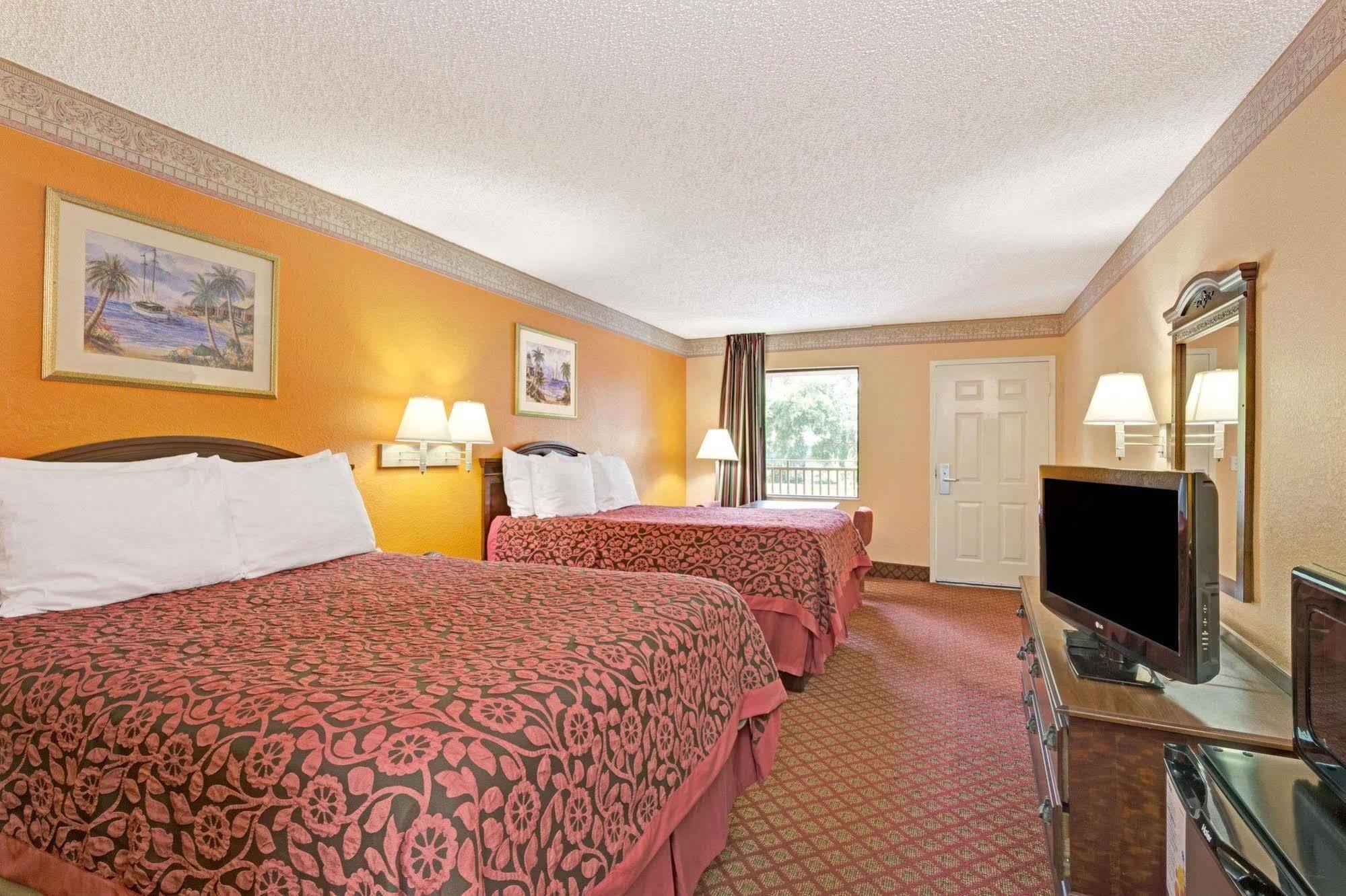 Days By Wyndham Daytona Oceanfront Hotel 3*