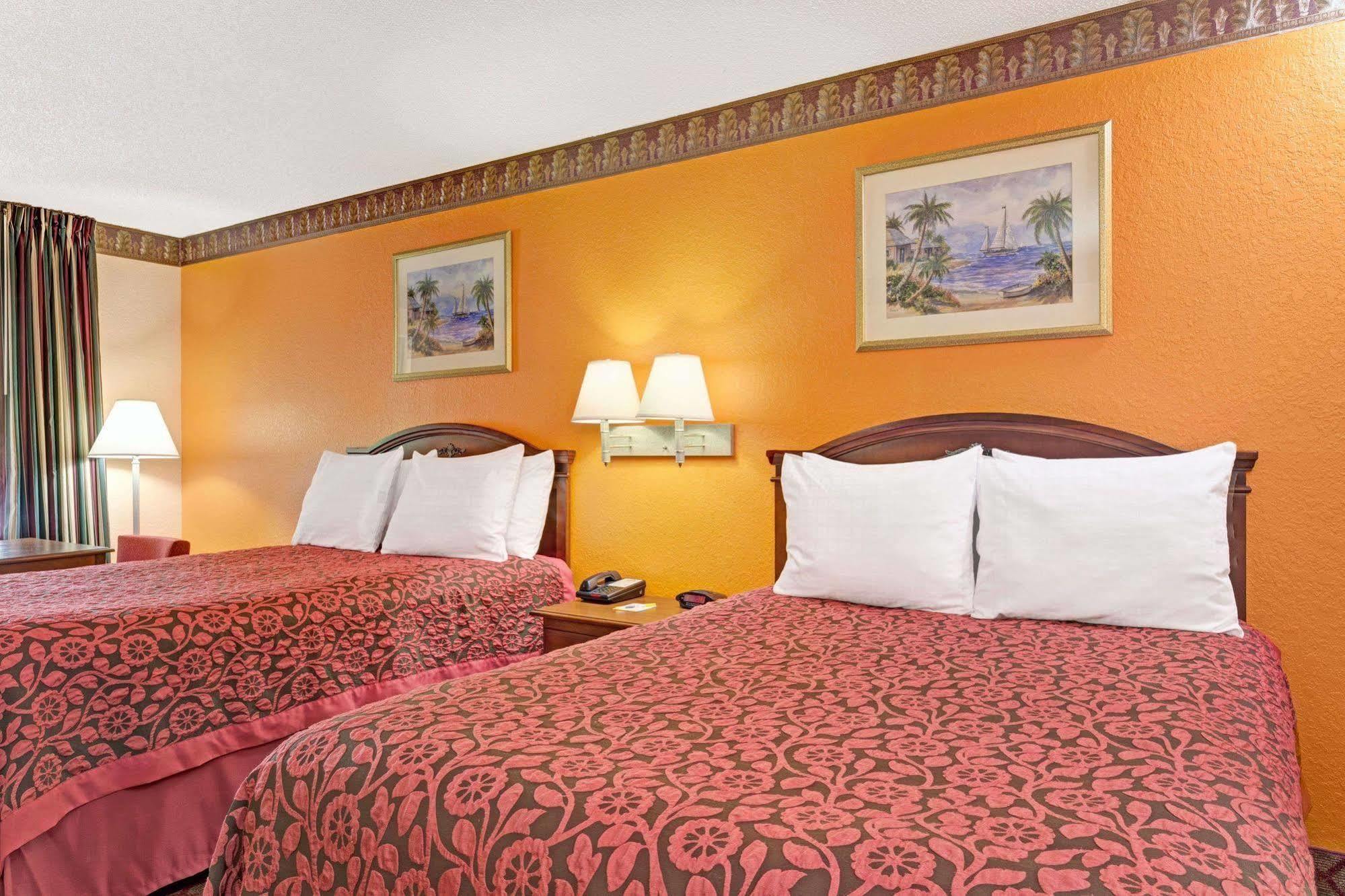Days By Wyndham Daytona Oceanfront 3* Daytona Beach
