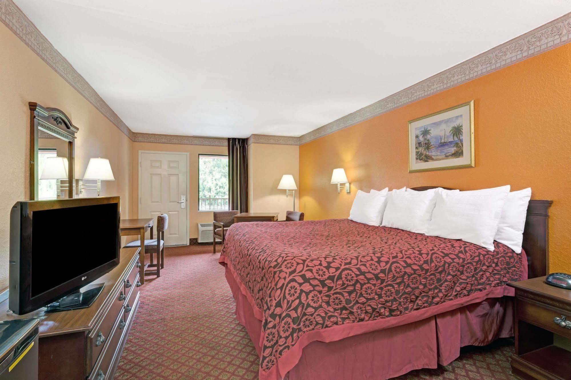 Days By Wyndham Daytona Oceanfront