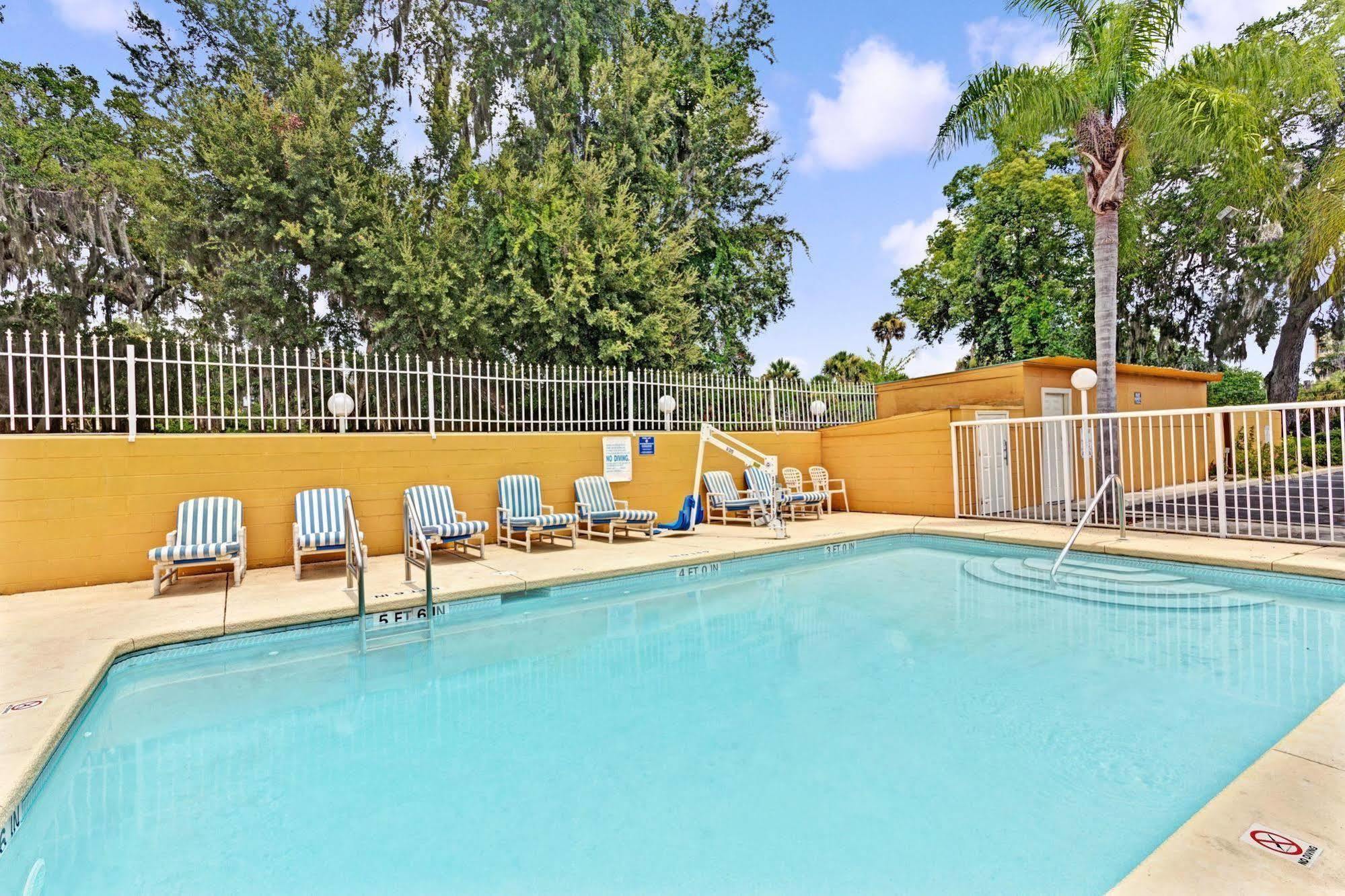 Days By Wyndham Daytona Oceanfront Hotel 3*