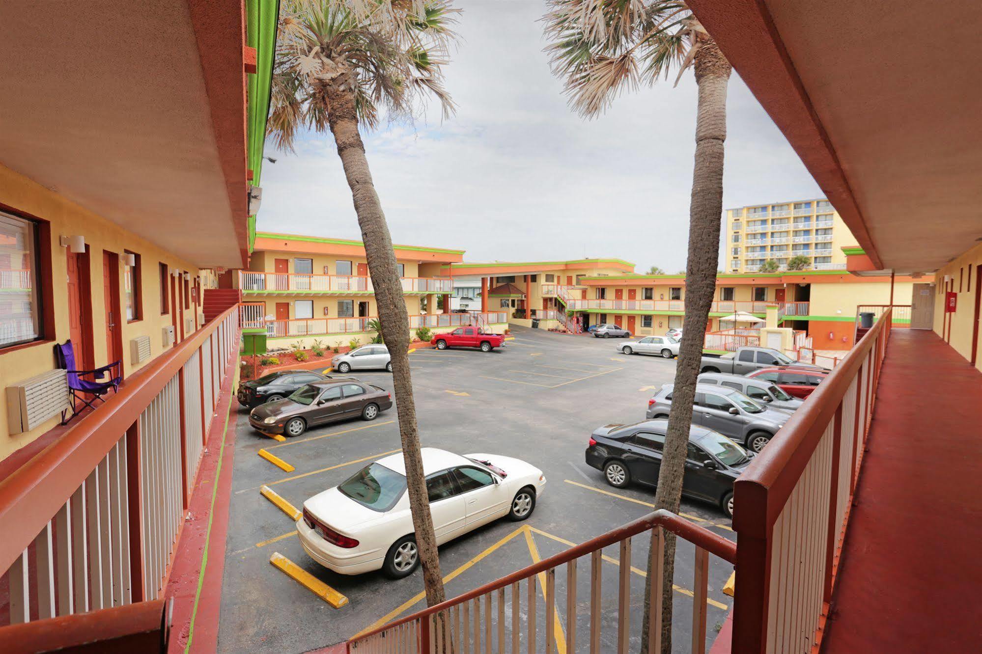 Super 8 Oceanfront Hotel