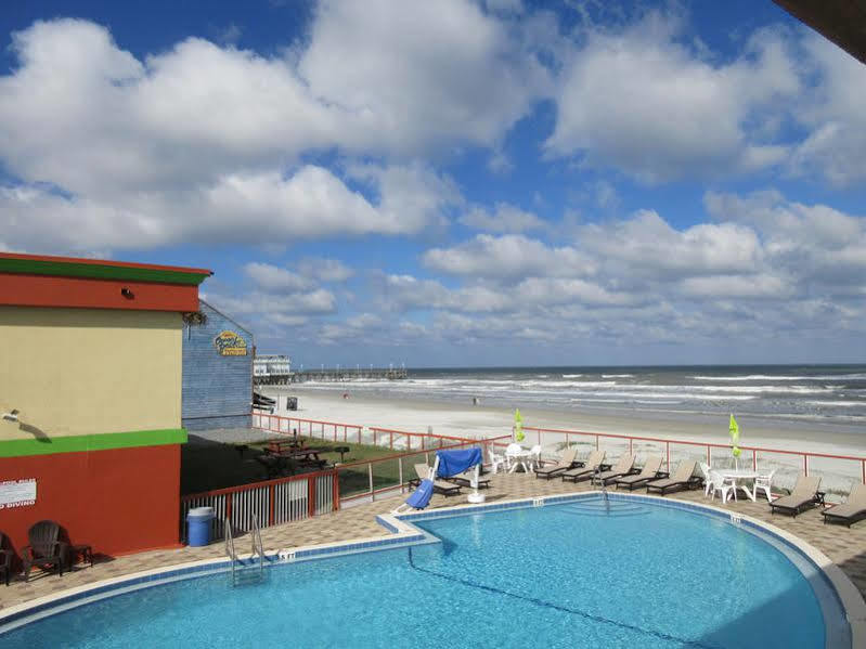 Super 8 Oceanfront Hotel Daytona Beach