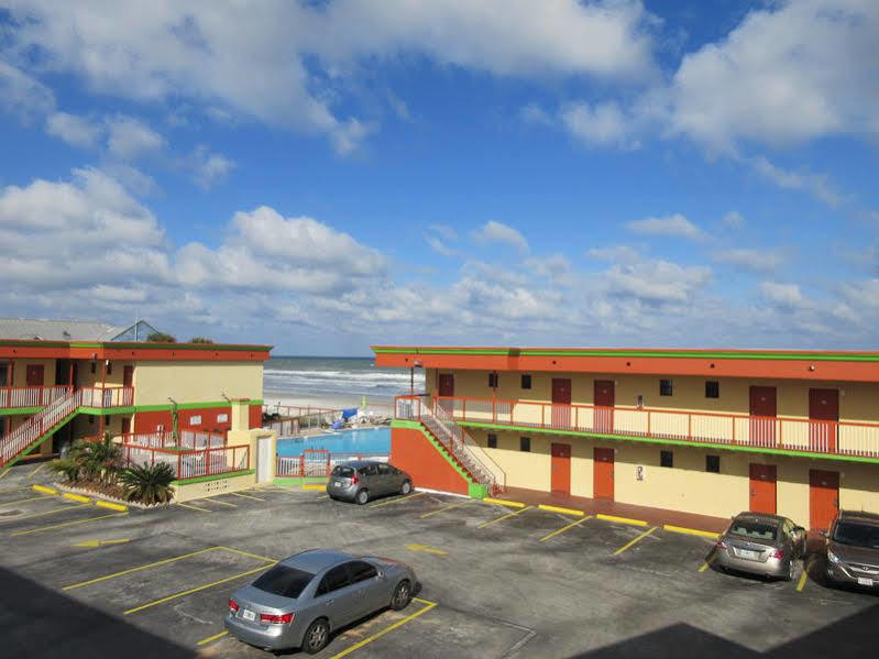 Super 8 Oceanfront 2*