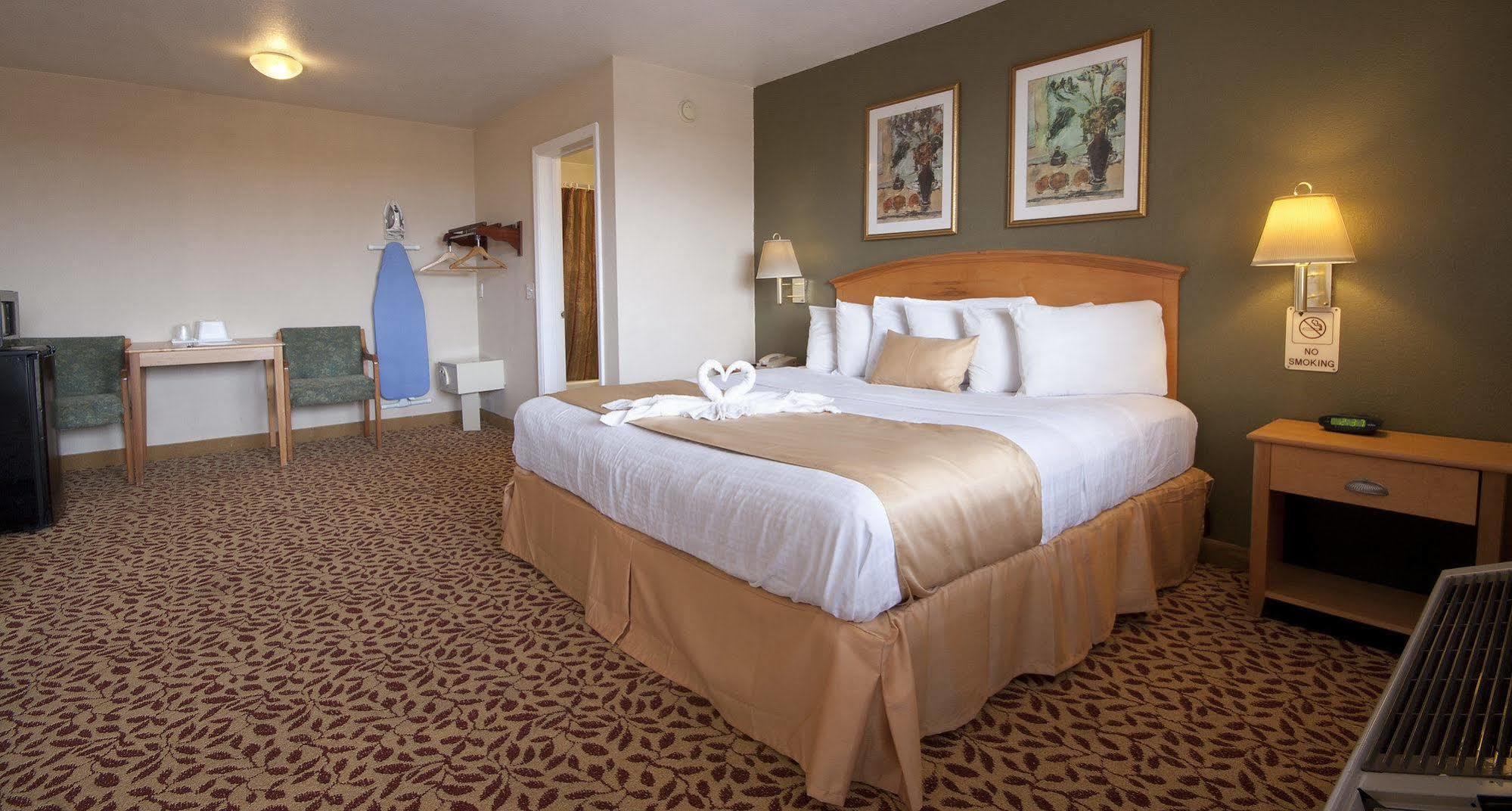 Super 8 Oceanfront 2*