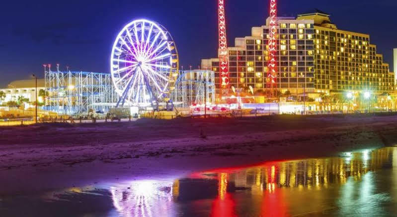 Super 8 Oceanfront Hotel