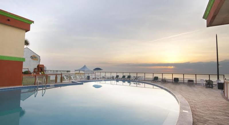 Hotel Super 8 Oceanfront 2*