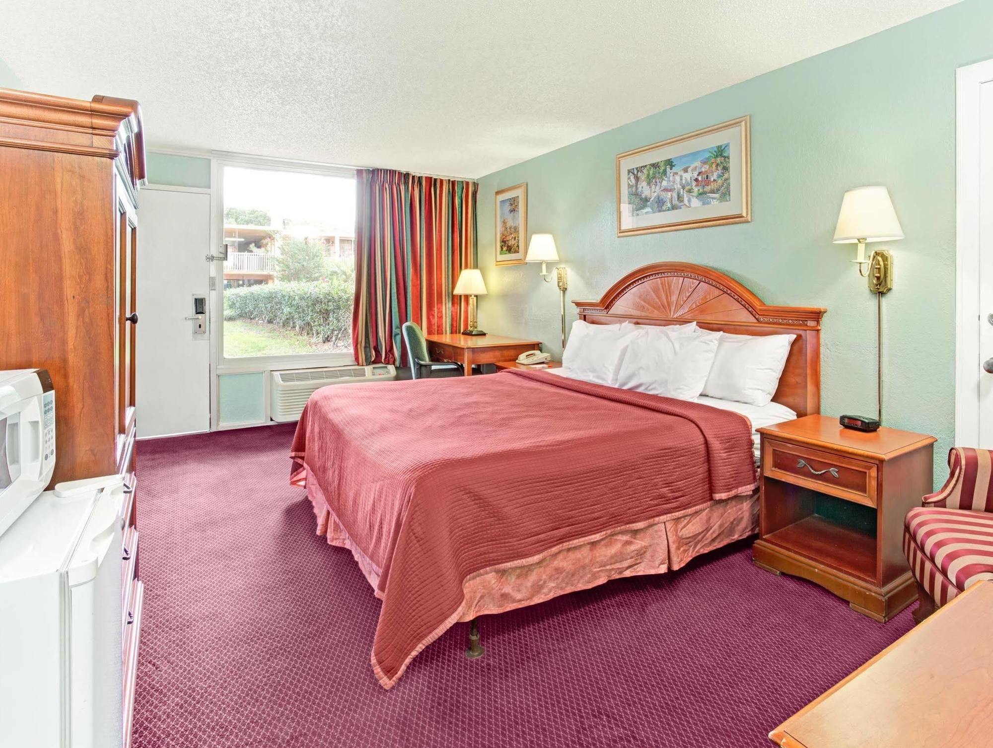 Howard Johnson By Wyndham Tropical Palms Hotel 2*