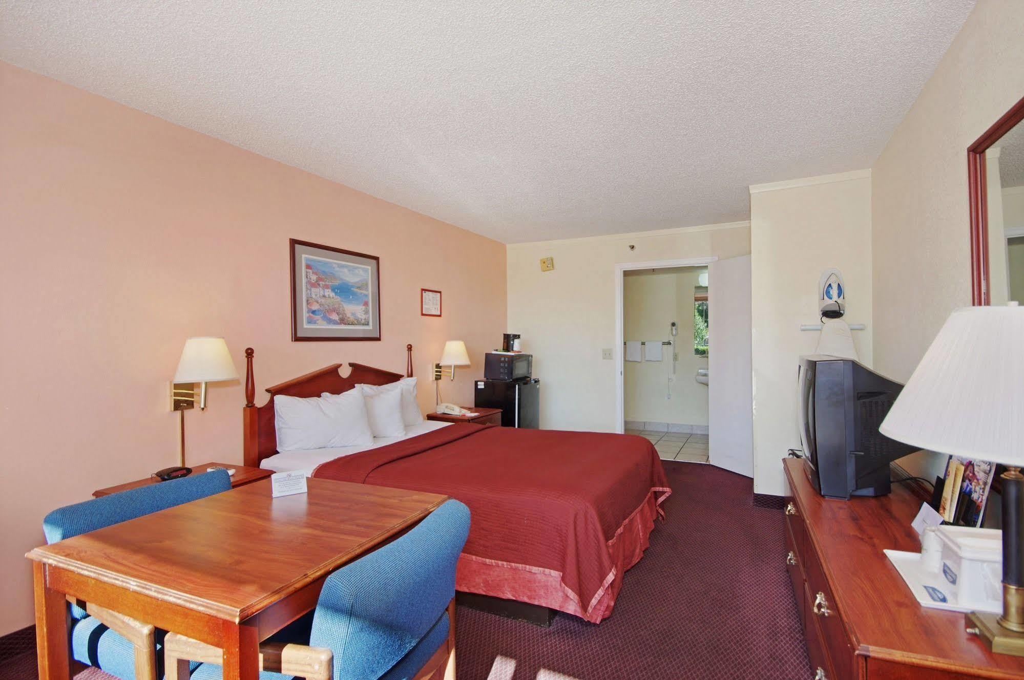 Howard Johnson By Wyndham Tropical Palms Hotel Kissimmee
