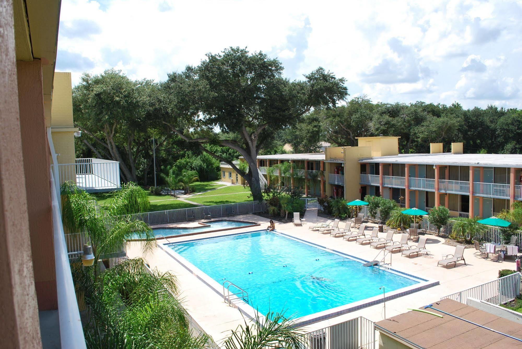 Howard Johnson By Wyndham Tropical Palms 2*