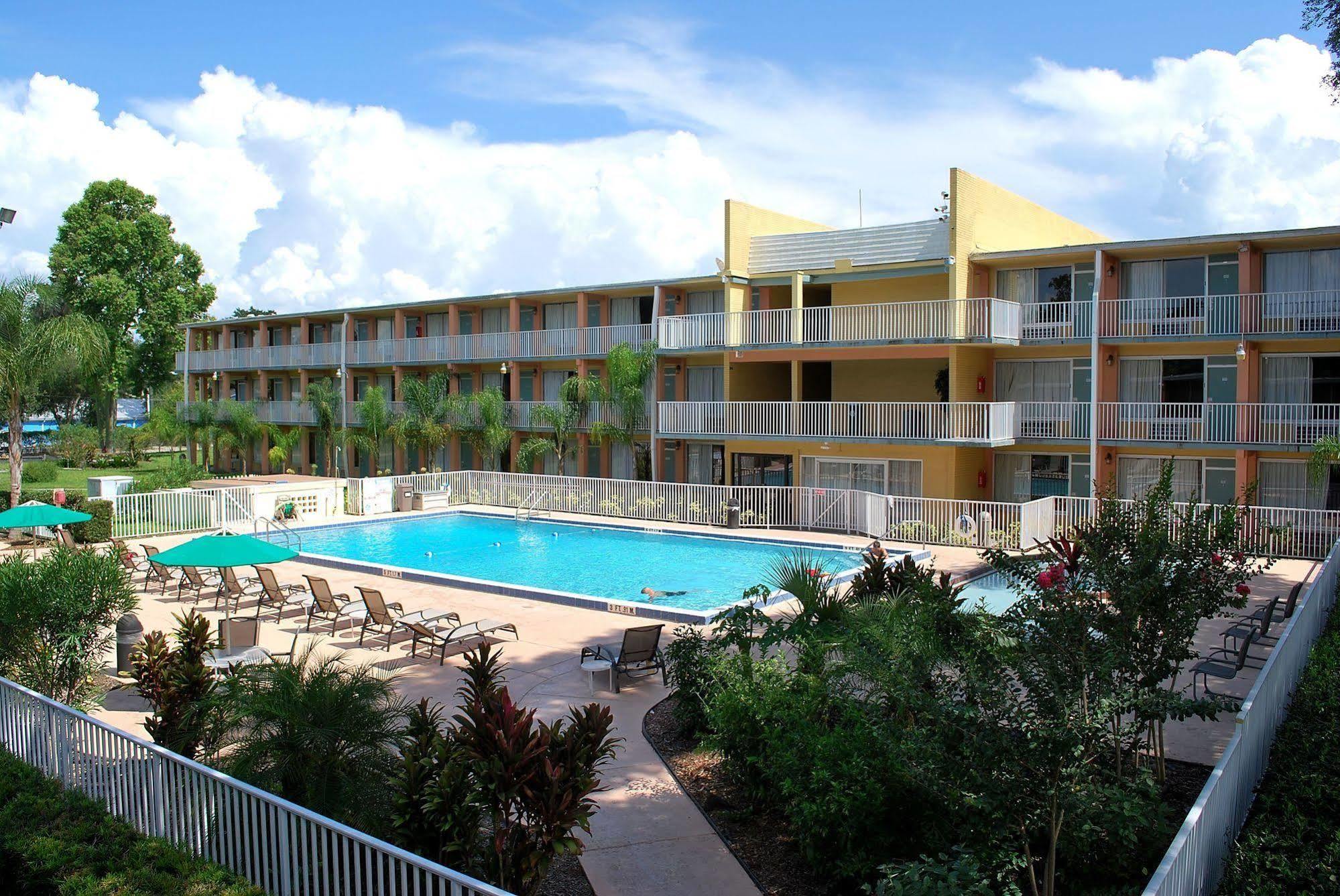Howard Johnson By Wyndham Tropical Palms Hotel 2*