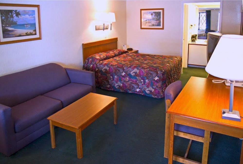 Hotel Econo - Clearwater 3*