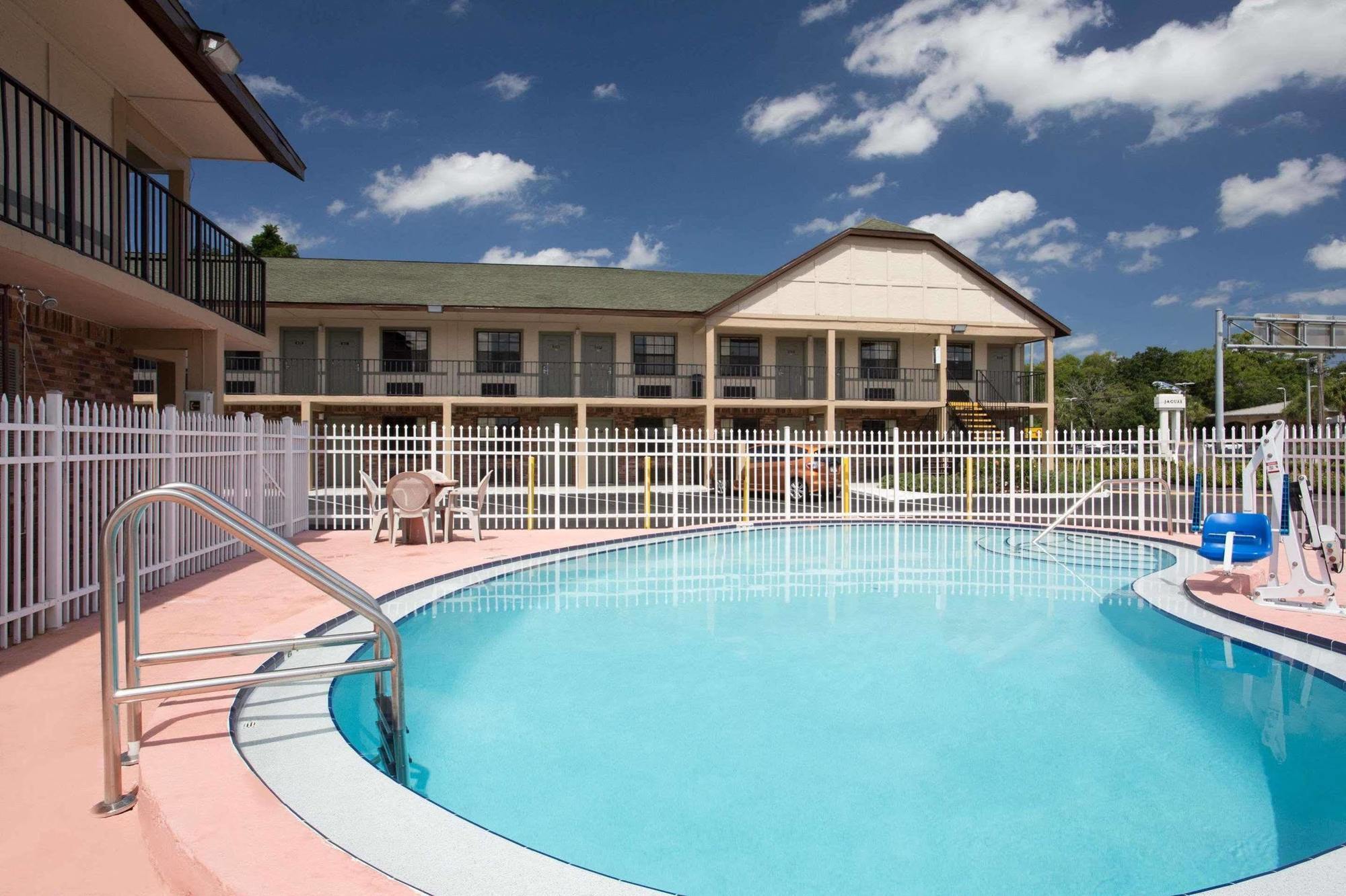 Americana & Hotel Tampa