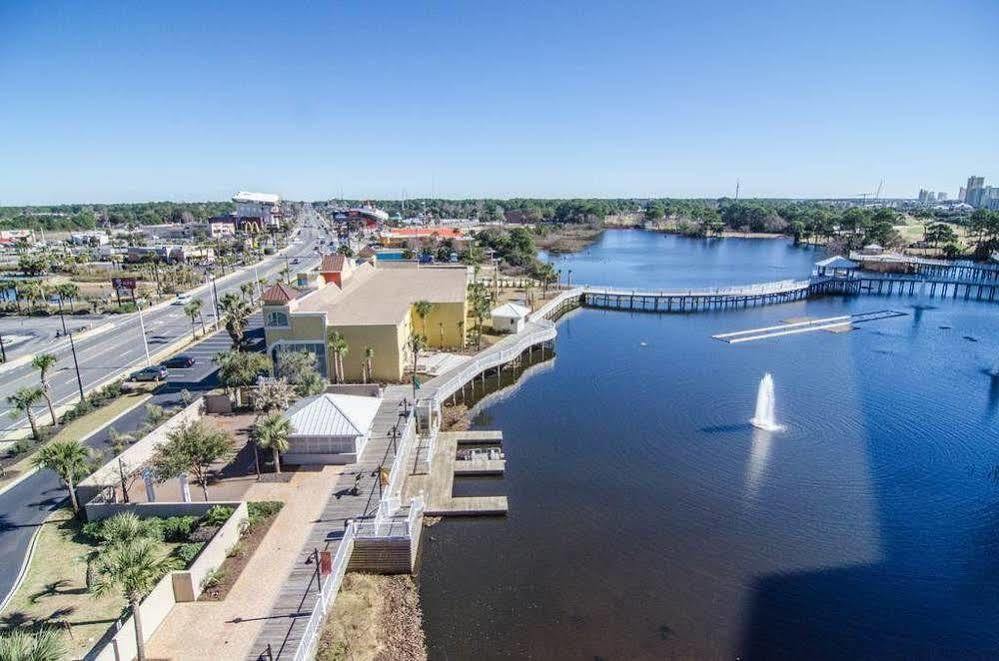 Laketown Wharf Apartment
