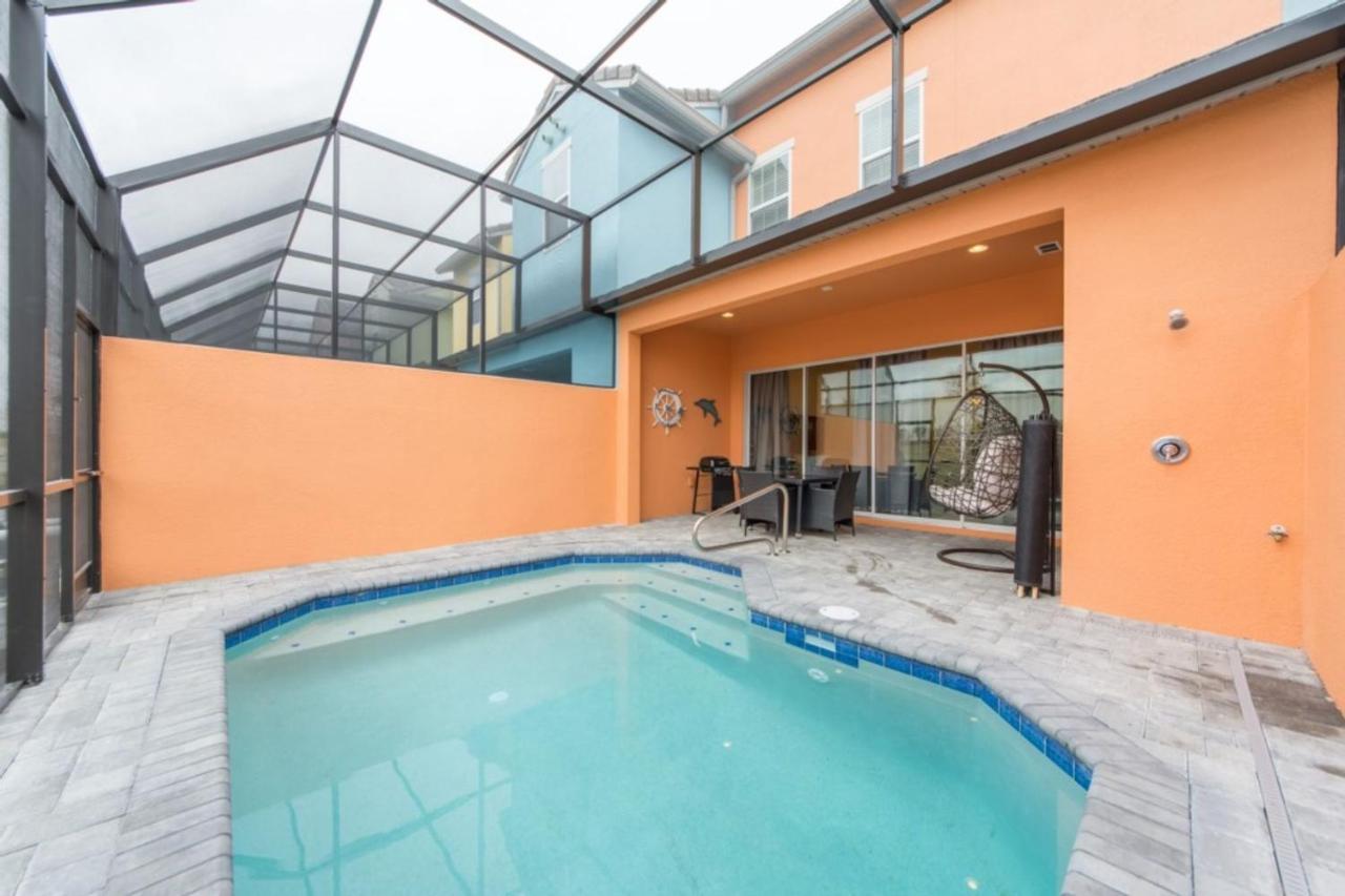 Fabulous Townhome Family Fe0386