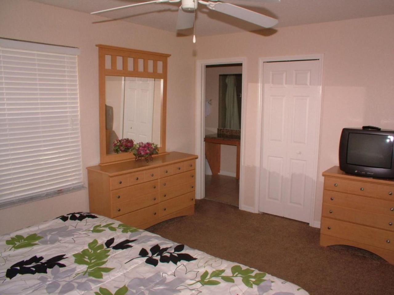 Regal Palms & 216 Verona Apartment Four Corners