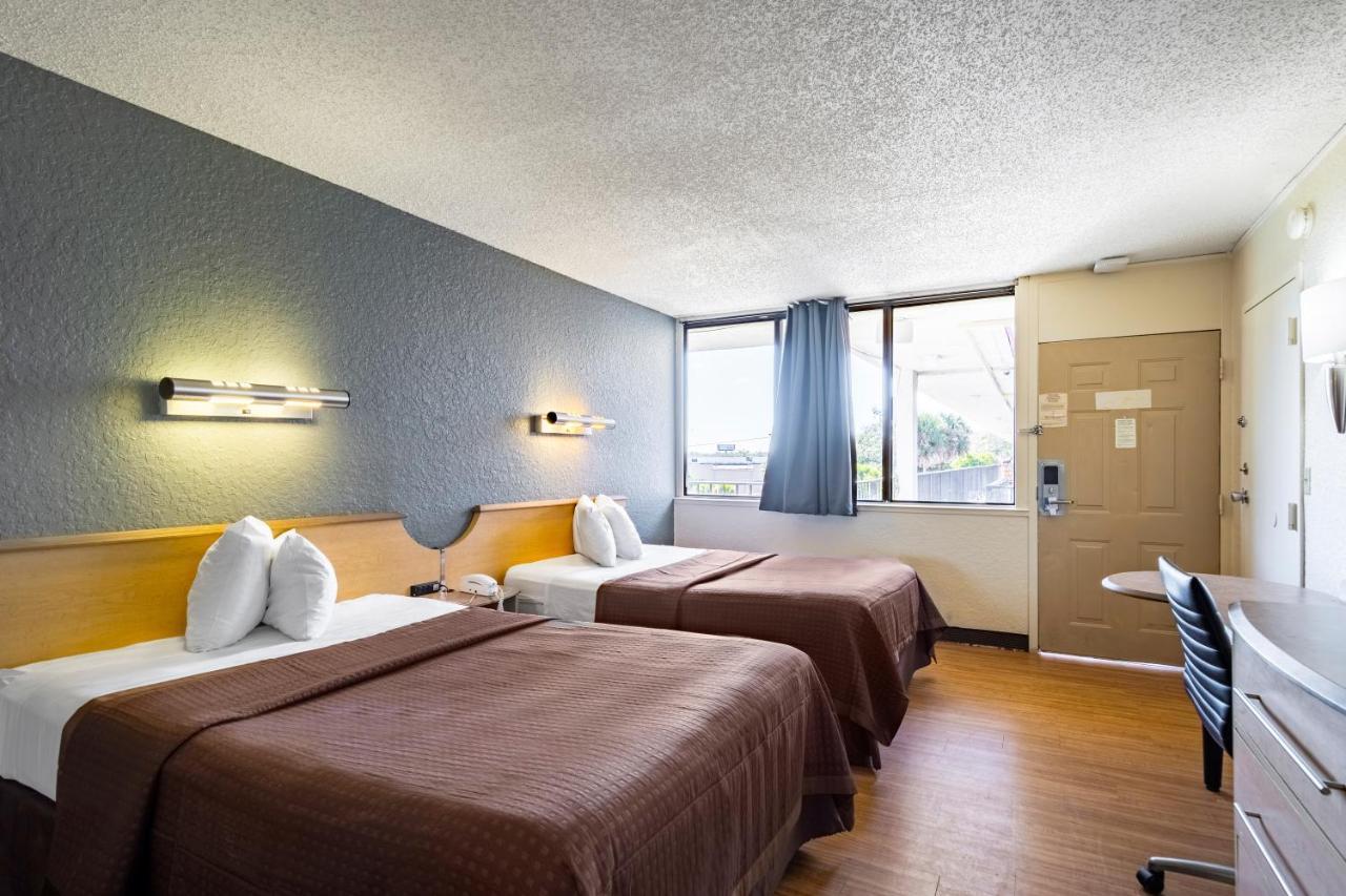 Econo - Clearwater Hotel 3*