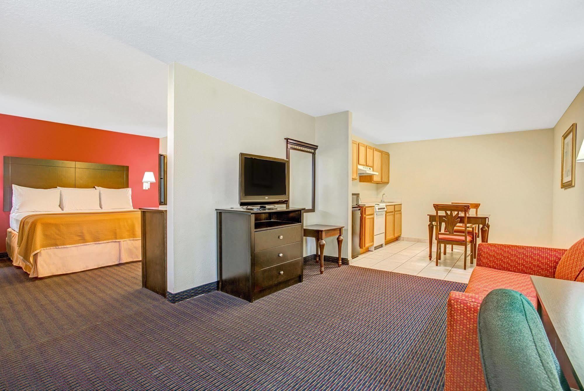Hotel South & Tampa