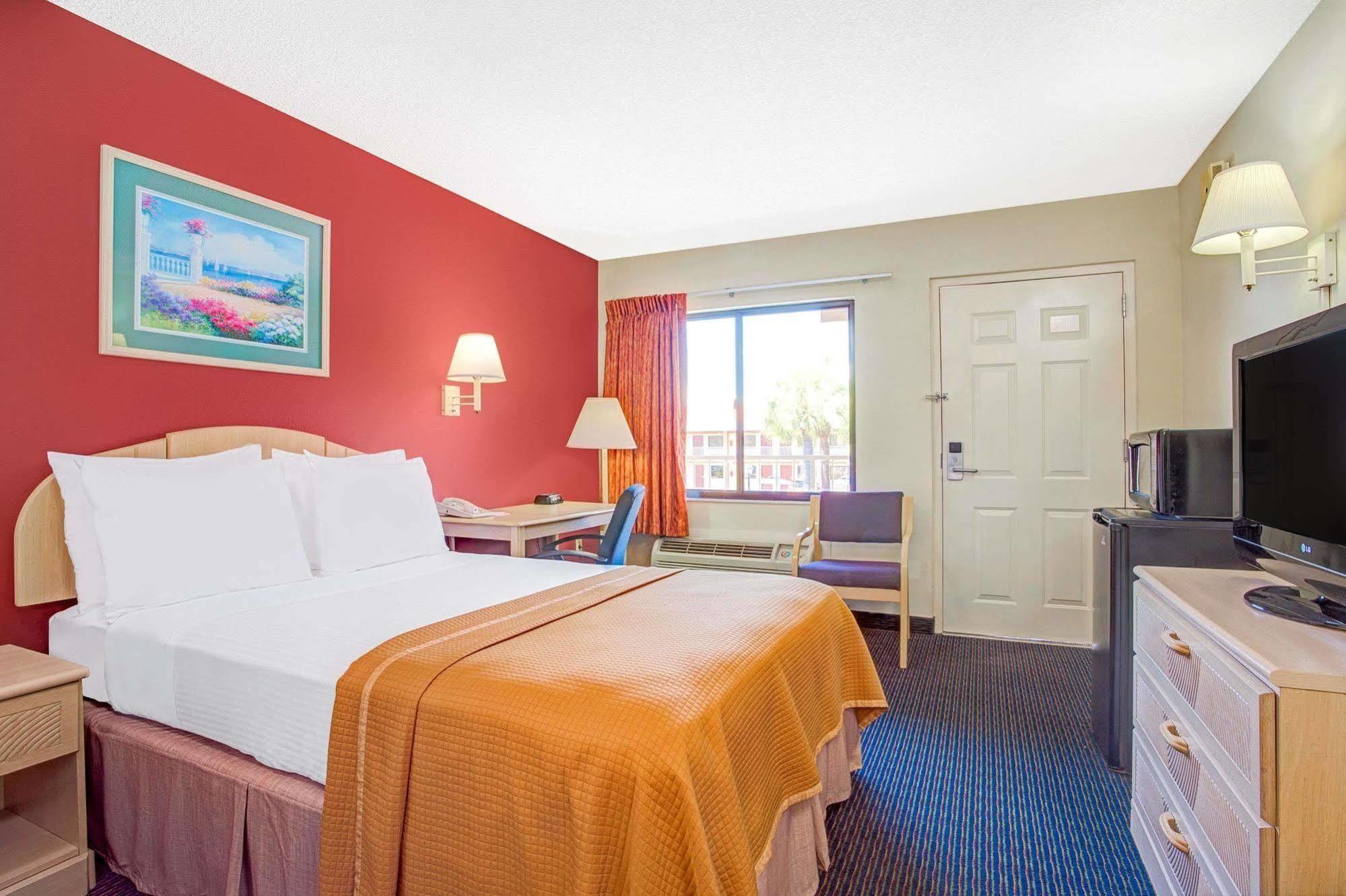 Hotel South & Tampa