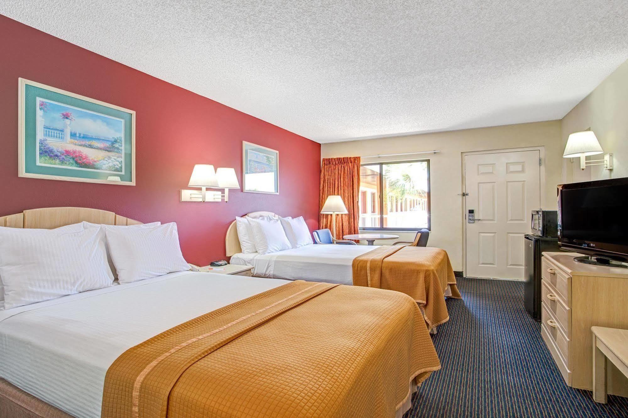 Hotel South & Tampa
