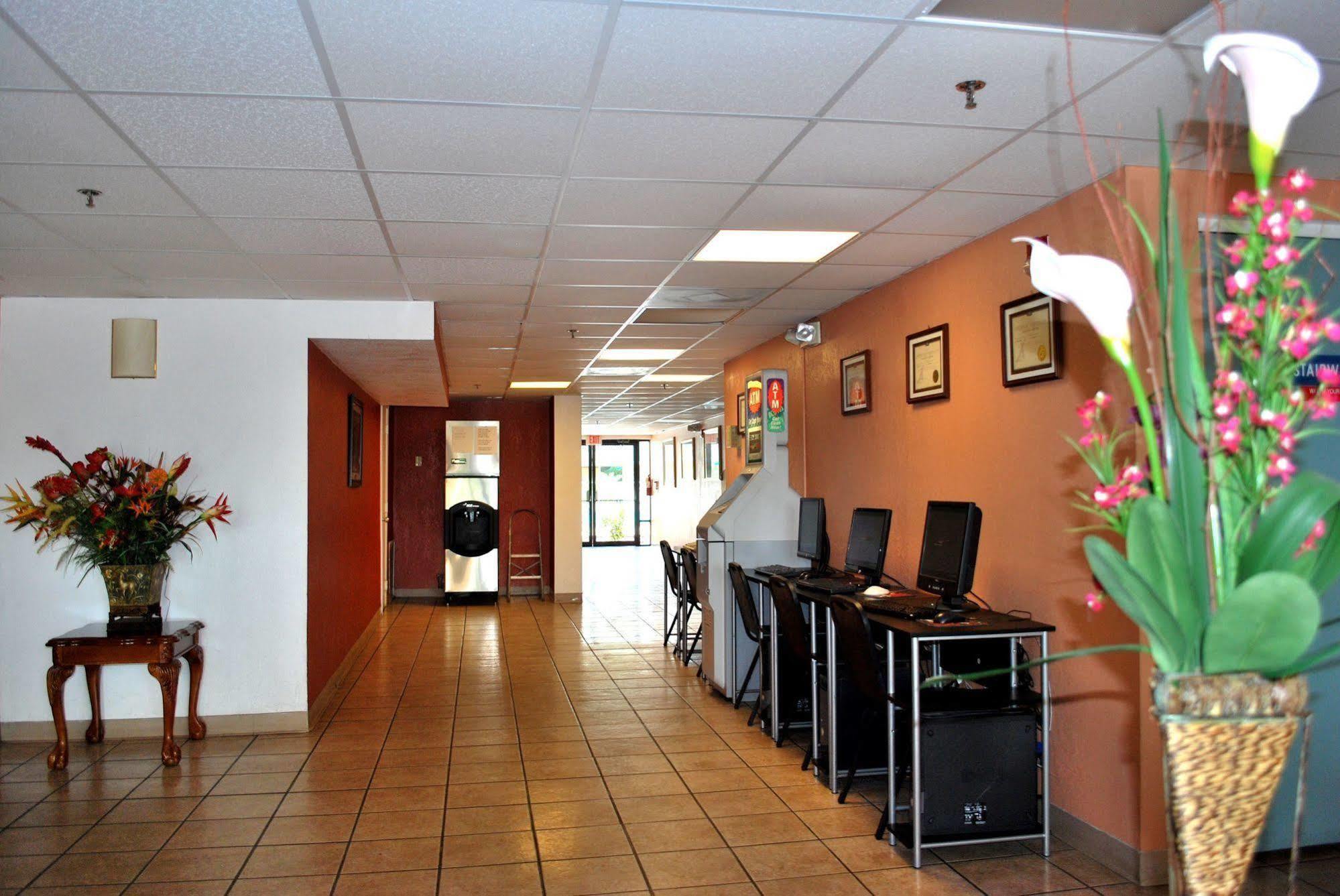 Howard Johnson By Wyndham Tropical Palms Kissimmee