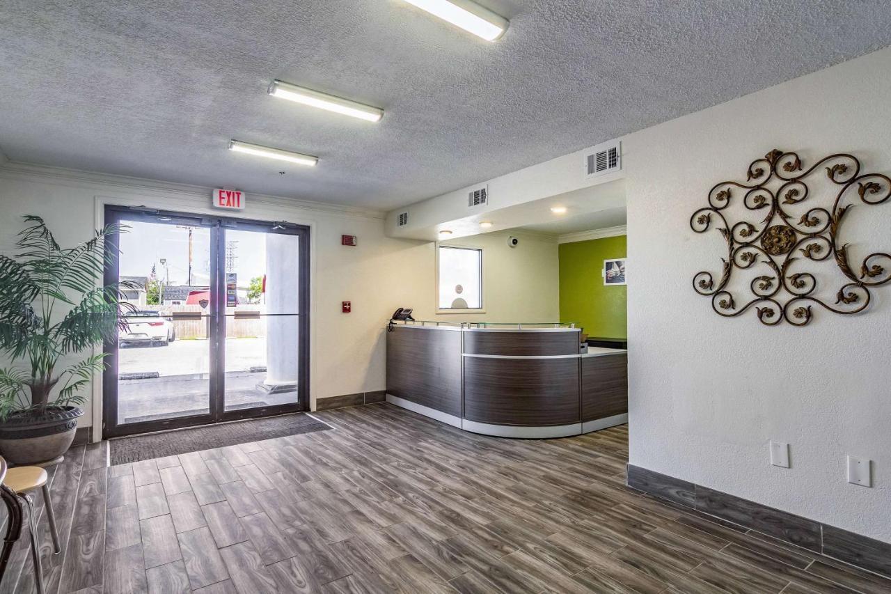 6 Pensacola, Fl 2* Pensacola