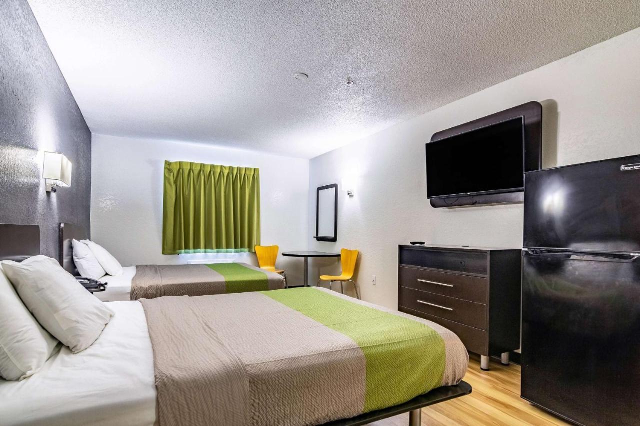Hotel 6 Pensacola, Fl 2*
