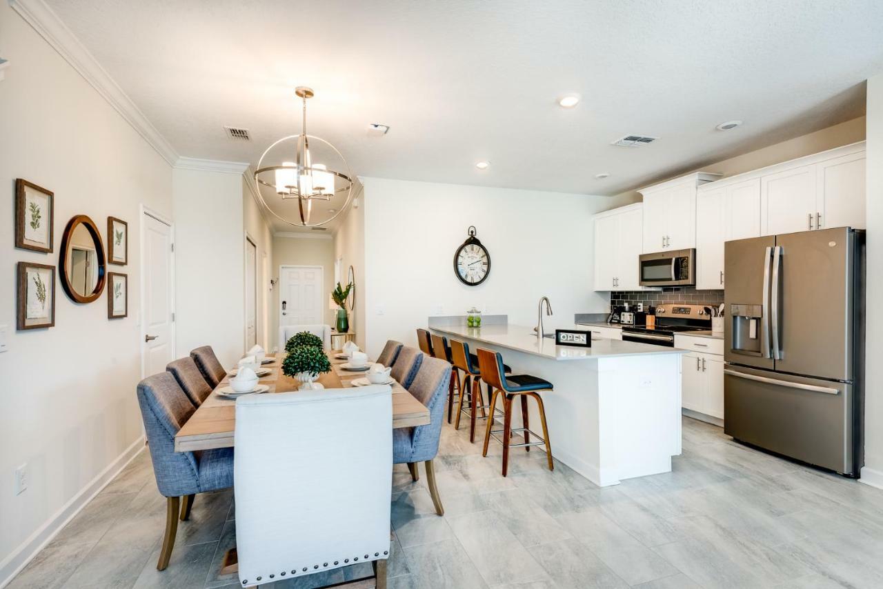 Modern With Private Pool Davenport