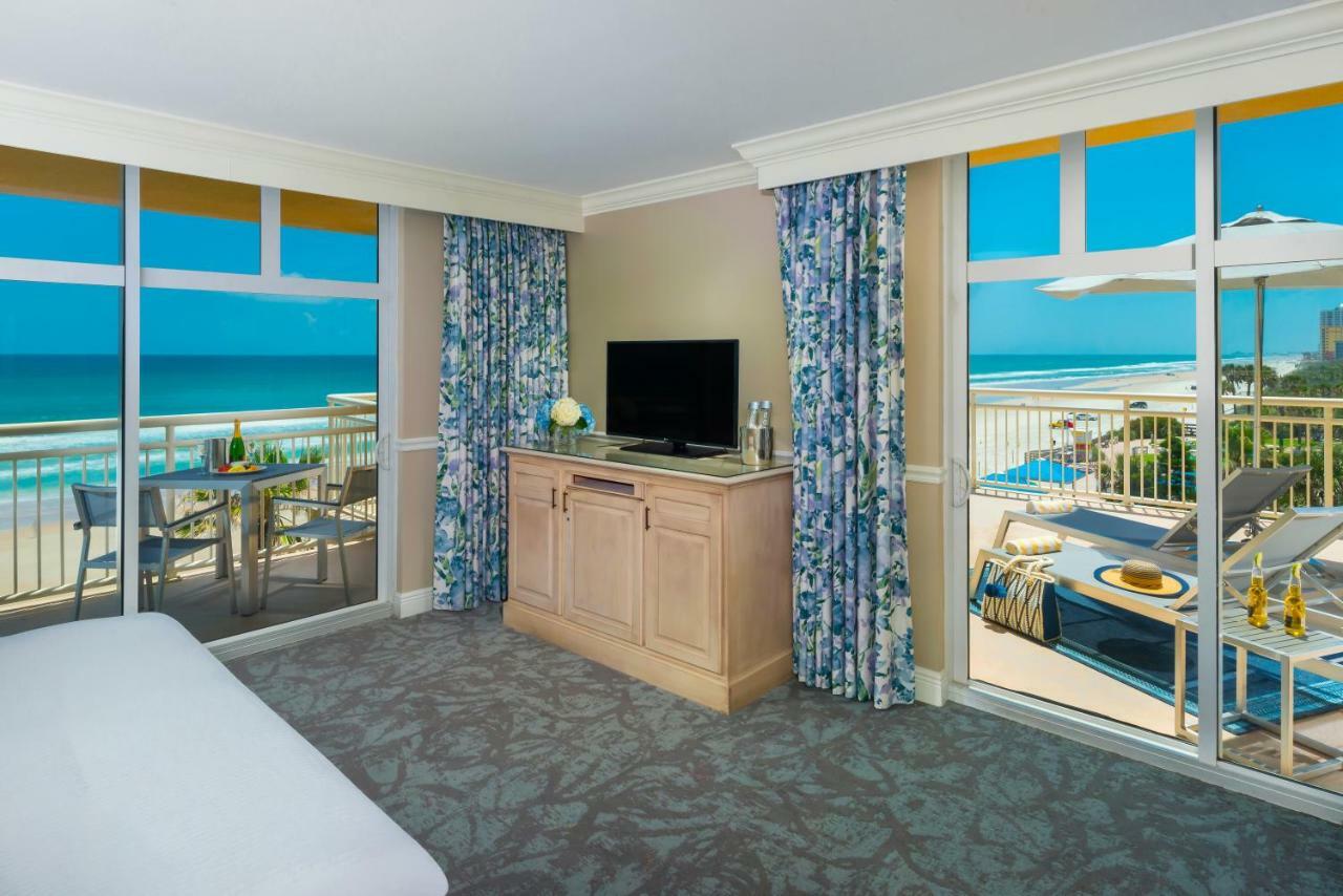 Resort The Shores &