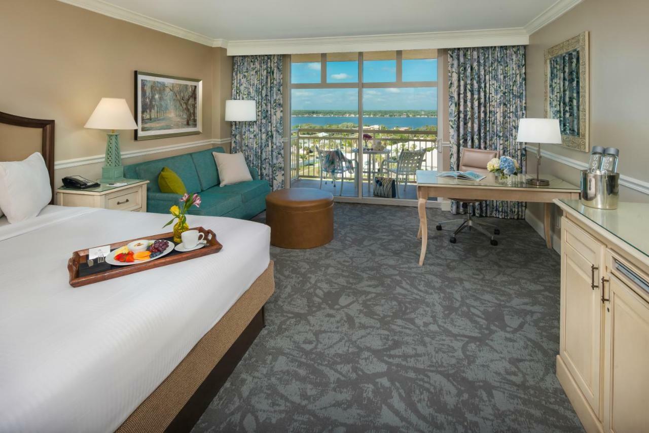 Resort The Shores &