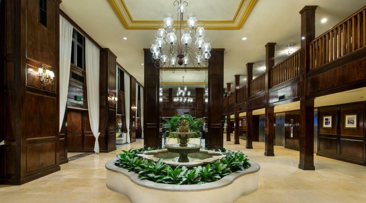 Resort The Shores &