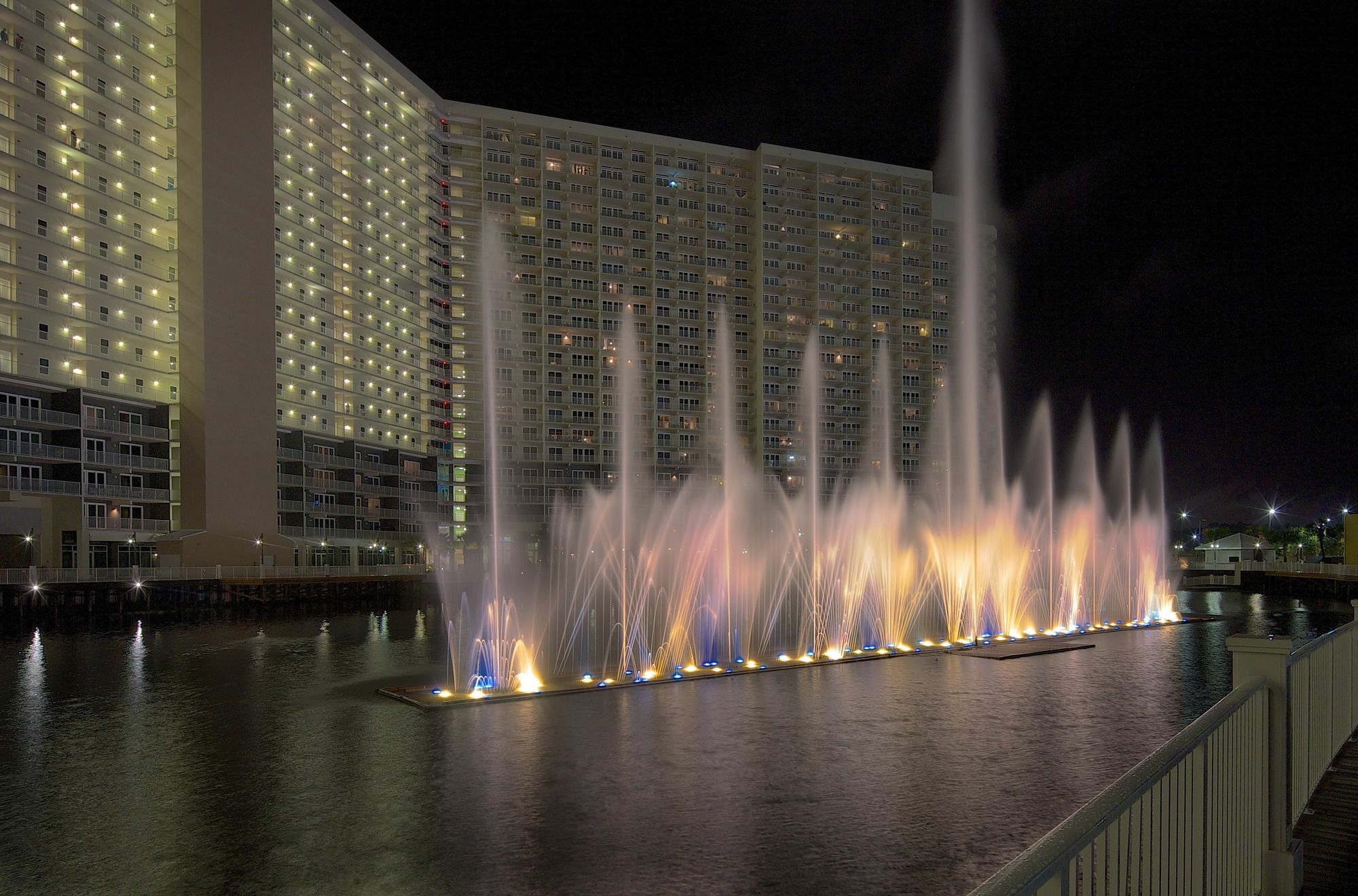Apartment Laketown Wharf *
