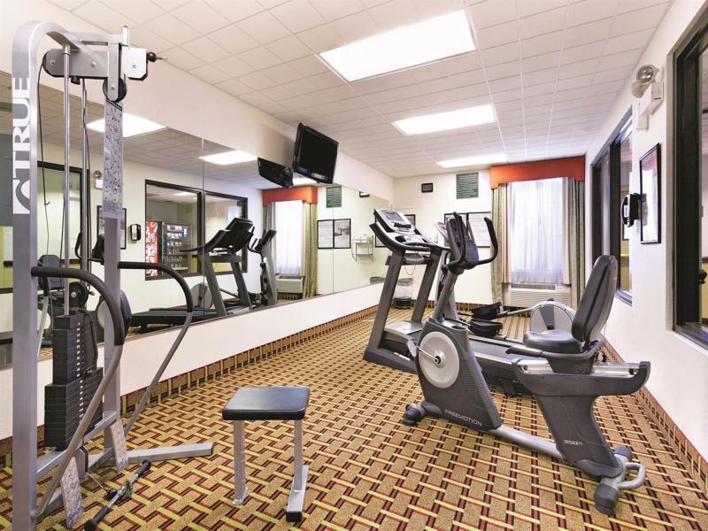 La Quinta By Wyndham Northeast *newly Renovated Hotel St. Petersburg
