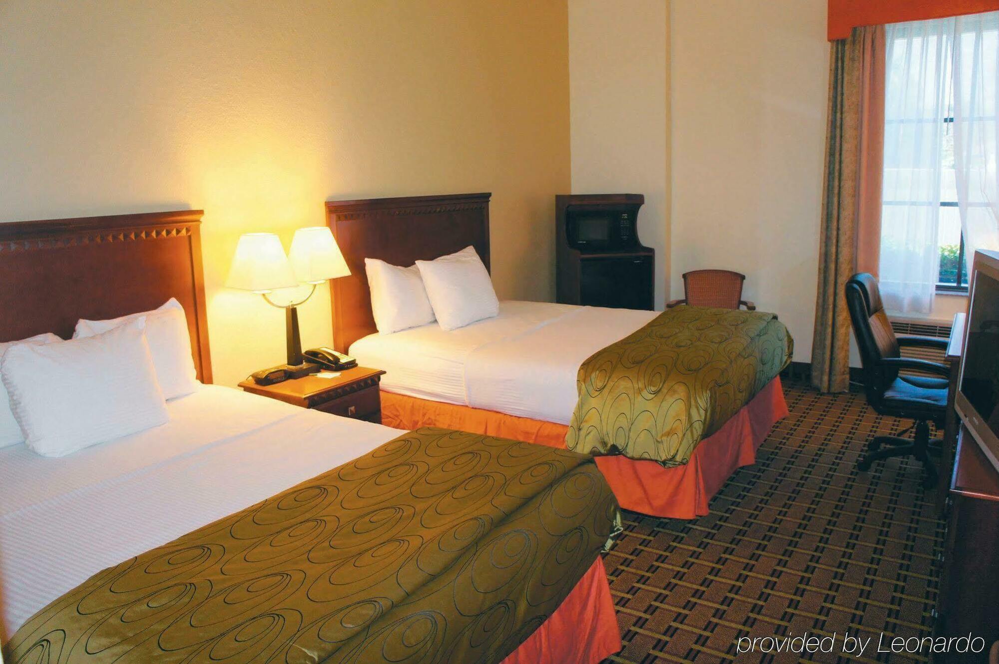 La Quinta By Wyndham Northeast *newly Renovated Hotel 3*