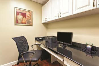 Hotel La Quinta By Wyndham Northeast *newly Renovated