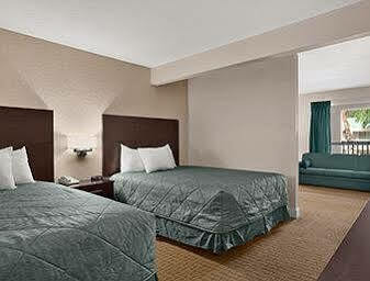 Ramada Limited And Hotel 2*