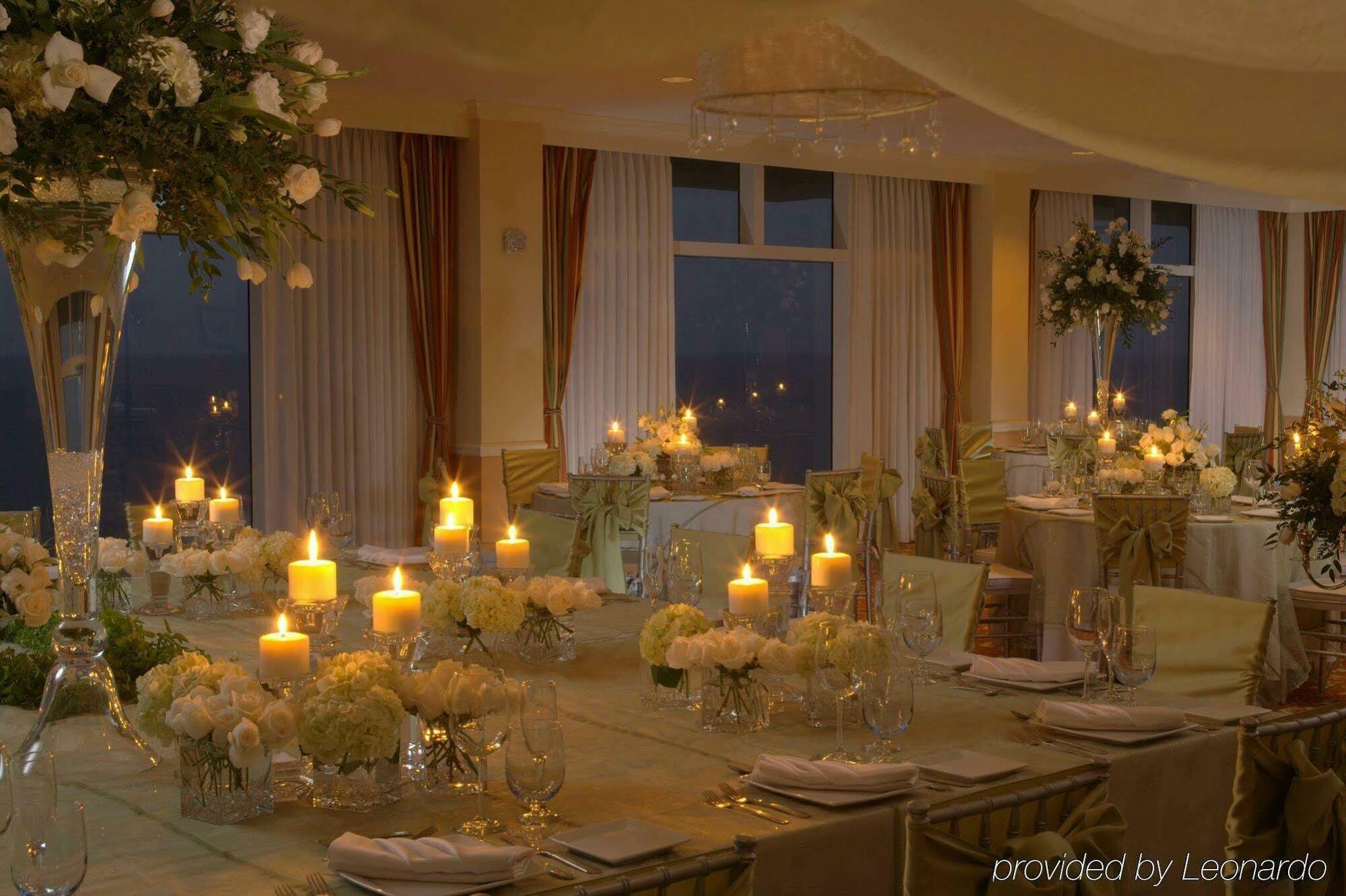 Resort The Shores & 4*