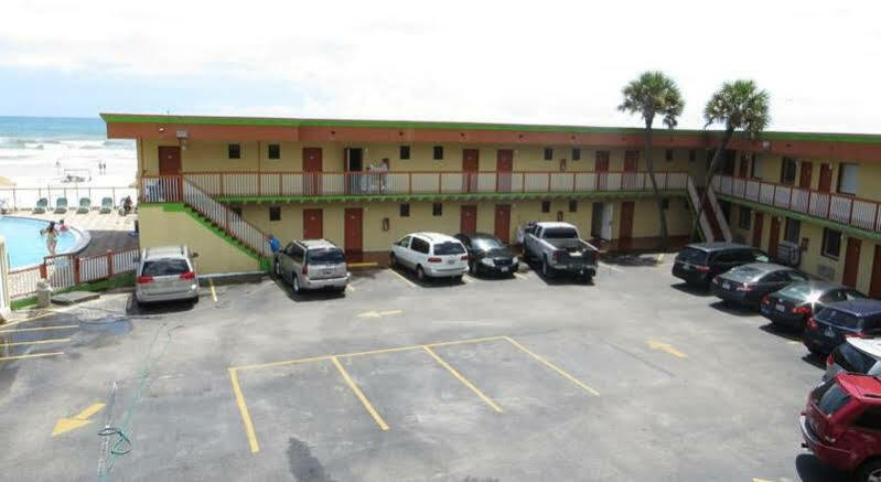 Super 8 Oceanfront 2*