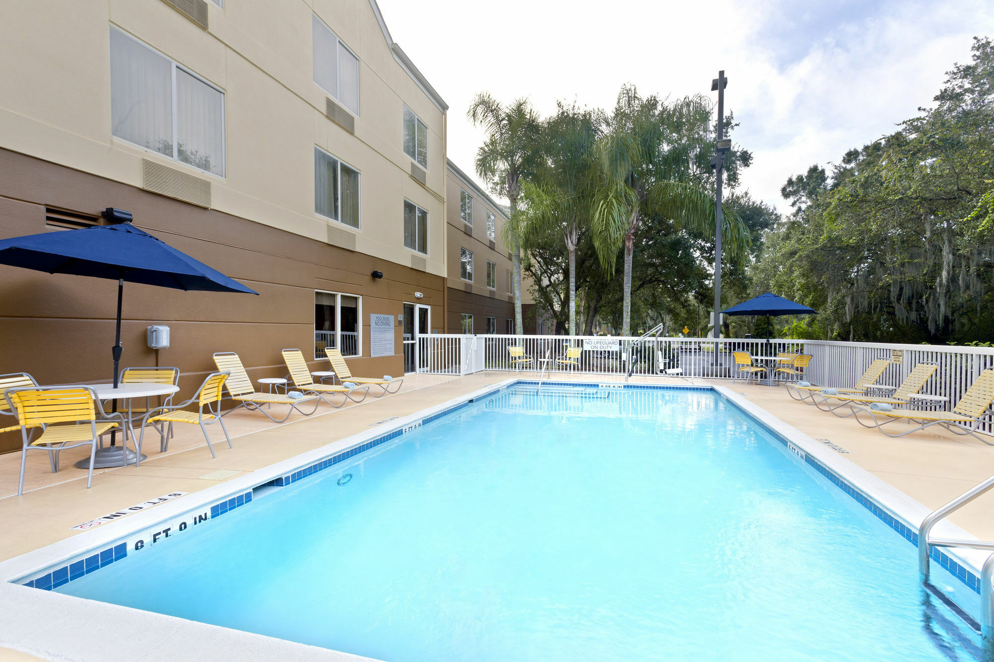 Hotel Fairfield And By Marriott Brandon